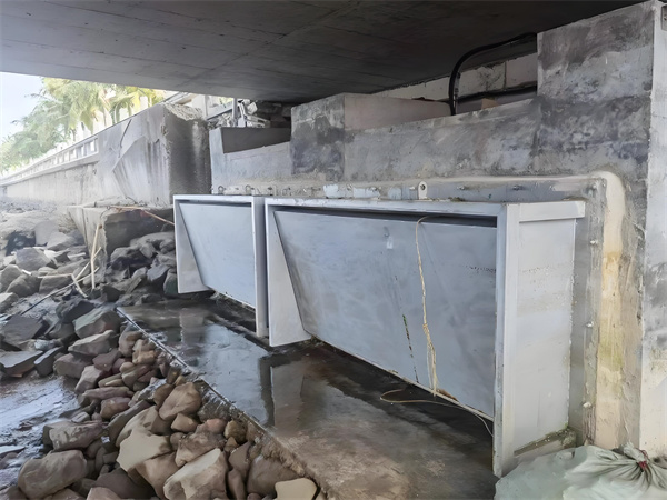 旋轉(zhuǎn)堰門